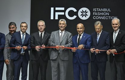 HazırgiyiminAvrupayaaçılanenbüyükkapısınınkurdelesi6kezkesildi