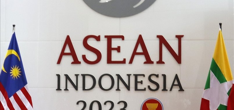 JAPAN SEEKS ‘STABLE RELATIONS’ WITH CHINA AS 2 PREMIERS MEET AT ASEAN SUMMIT