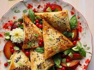Üzümlü Üçgen Börek