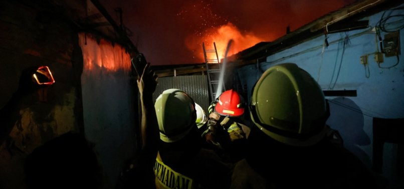 INDONESIA FUEL STORAGE DEPOT FIRE KILLS 14: MILITARY