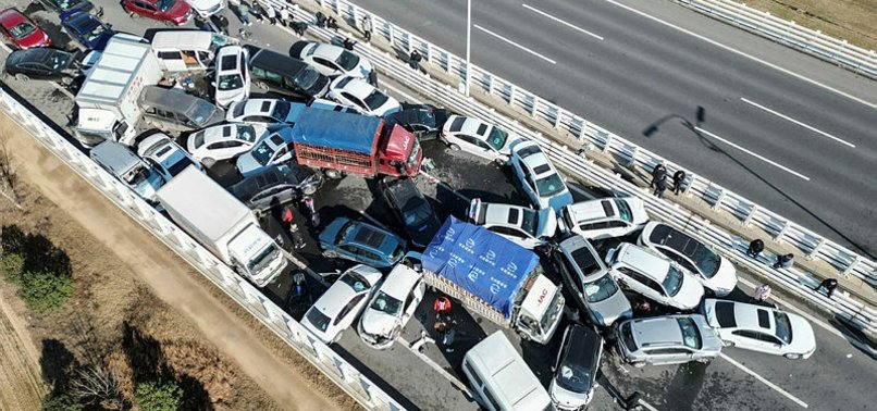 FOG CAUSES MAJOR CAR CRASH ON BRIDGE IN CHINAS ZHENGZHOU -STATE MEDIA