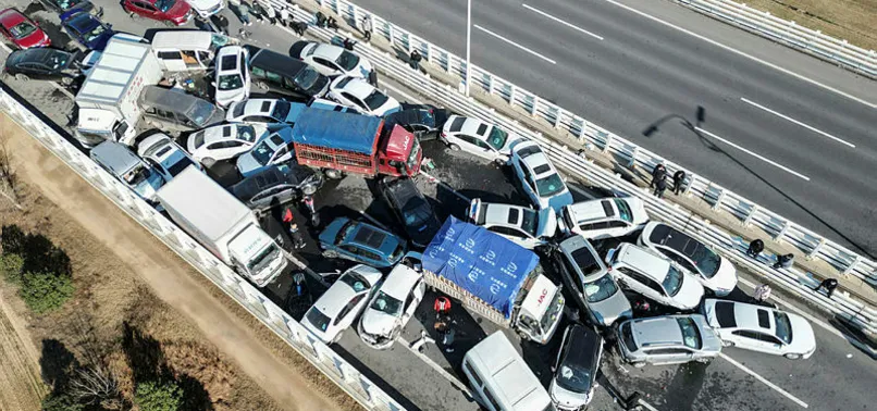 Fog causes major car crash on bridge in Chinas Zhengzhou -state media