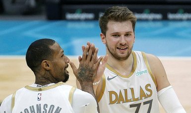 Luka Doncic propels Mavs to win over Hornets
