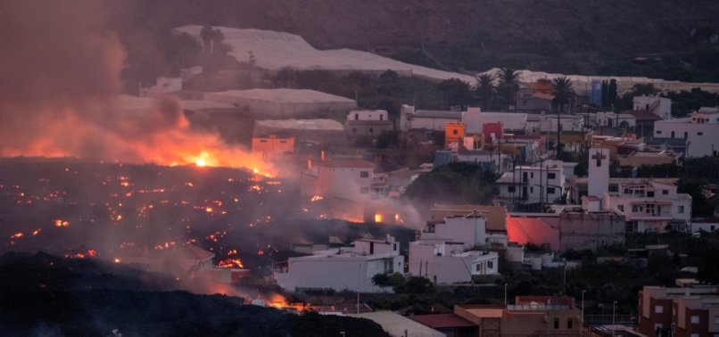LAVA SLOWLY DESTROYS ANOTHER TOWN ON SPANISH ISLAND OF LA PALMA