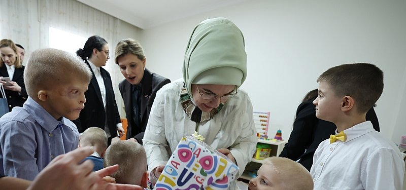 Turkish, Ukrainian first ladies visit children in Ankara who fled war