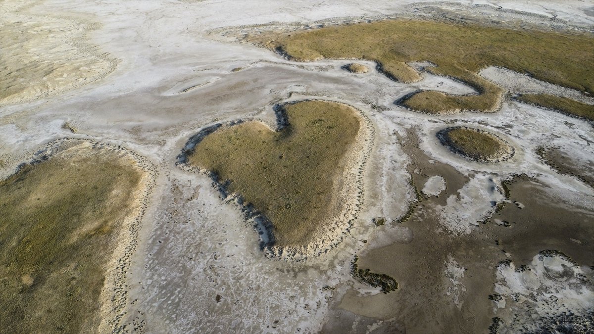 A heart-shaped island has formed in Salt Lake, Türkiye as it diminishes due to climate change.