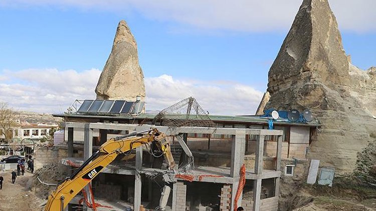 Göreme’de peribacaları bölgesindeki inşaat yıkıldı