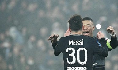 Messi scores maiden Ligue 1 goal as 10-man PSG open huge lead