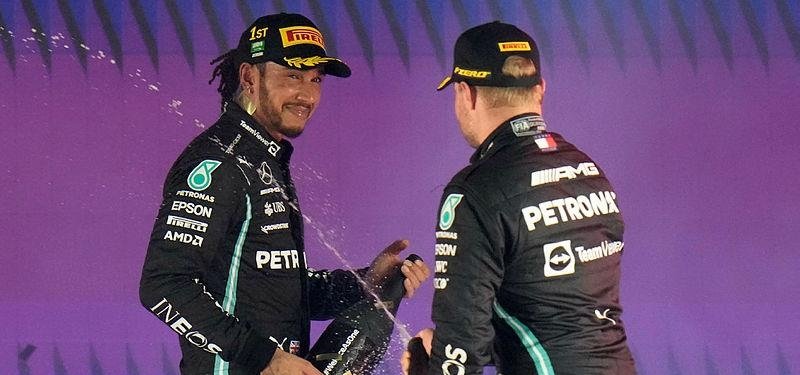 Lewis Hamilton wins 3rd straight in chaotic Saudi Arabian F1 race