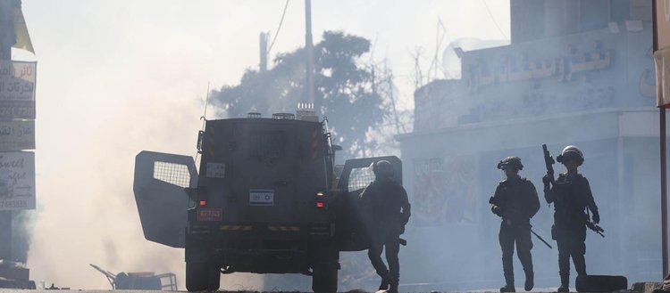 İsrail güçleri Batı Şeria’daki baskınlarda 2 Filistinliyi yaraladı