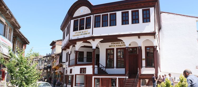Asırlık kahvehane ’Demokrasi Müzesi’ne çevrildi