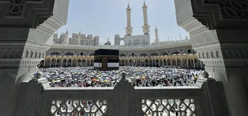 Bus accident near Mecca claims the lives of 2 Egyptian Umrah pilgrims and injures 25 others. Bus accident near Mecca claims the lives of 2 Egyptian Umrah pilgrims and injures 25 others.