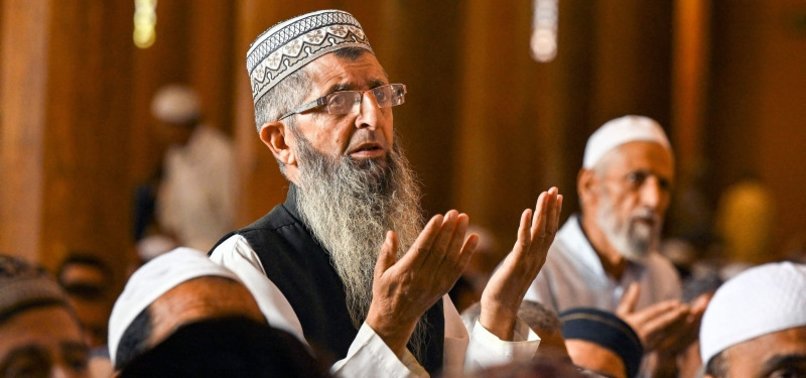 PRO-FREEDOM KASHMIRI LEADER LEADS FRIDAY PRAYER AT HISTORIC MOSQUE 1ST TIME IN 4 YEARS