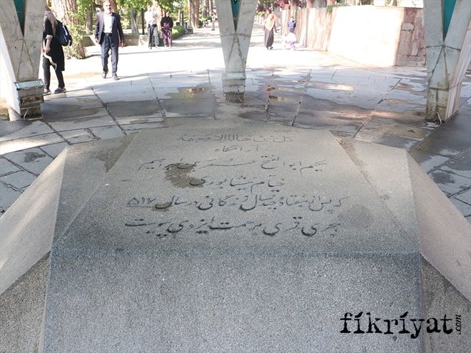 ANIT MEZARDA HAYYAM’IN 20 RUBAİSİ YAZILI