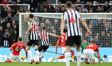 Newcastle come back from two down in epic 4-4 draw with Luton