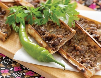 Kavurmalı ve Kaşarlı Pide