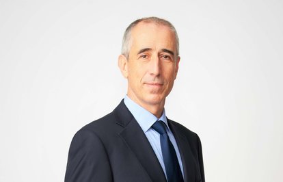 AksaAkriliknetkarınıikikatınaçıkardı