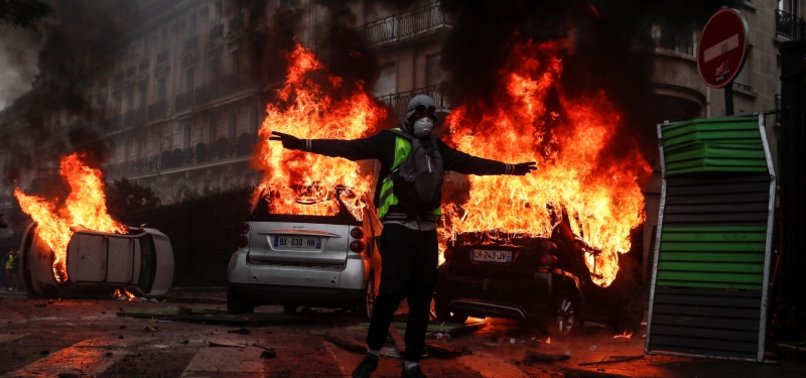 YELLOW VEST PROTESTS COST SHOPPING MALLS $2.27B