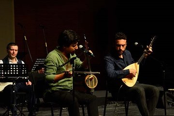 Bursa’da TRT sanatçıları Uğur Önür ve Umut Sülünoğlu sahne aldı