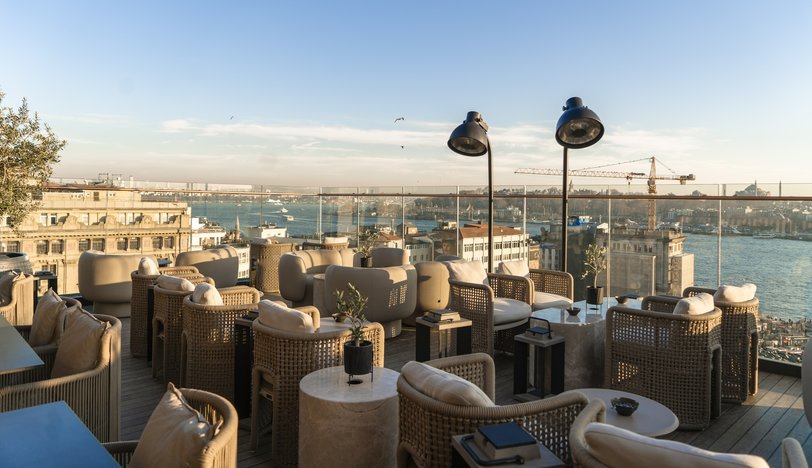 Karaköy’de Zamansız Bir Buluşma: The Bank Hotel Istanbul ve Serica Restoran’da Modern Türk Mutfağı Deneyimi