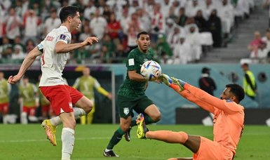 Lewandowski scores his 1st World Cup goal as Poland beat Saudi Arabia 2-0