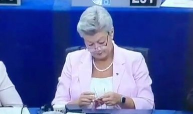 EU commissioner filmed knitting during von der Leyen's speech