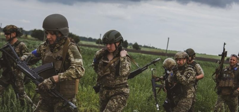 UKRAINIAN WOMEN ON FRONTLINES OF WAR AGAINST RUSSIA | UKRAINIAN WOMEN PREPARE TO TAKE UP ARMS AGAINST RUSSIA