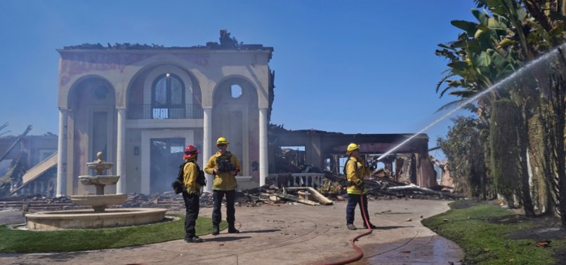 WILDFIRES THREATEN NEW MEXICO RESORTS, BURN CALIFORNIA MANSIONS