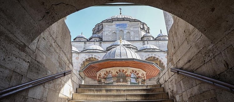 Sokullu Mehmet Paşa Camisi’nde ’cennetten’ gelen parçalar korunuyor