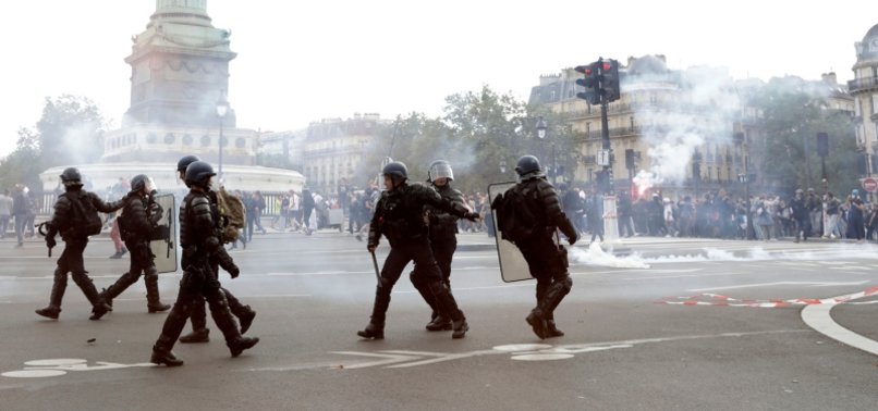 FRENCH POLICE CLASH WITH ANTI-VIRUS PASS PROTESTERS IN PARIS