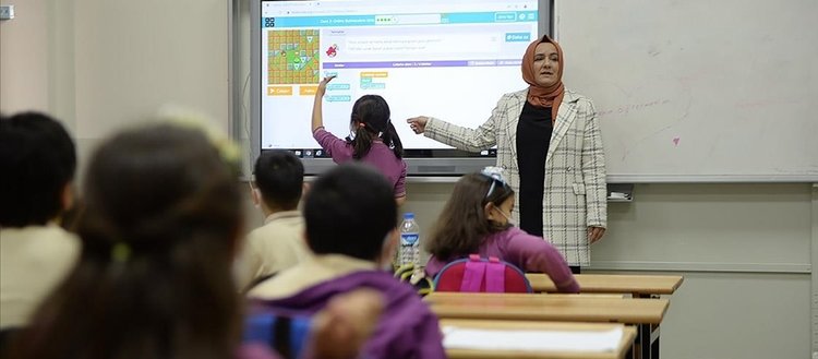 MEB’e bağlı okullarda yüzde 57 oranında kadın öğretmen görev başında