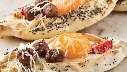 Yumurtalı Köfteli Pide