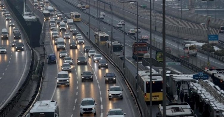 SON DAKİKA: Otoyol ve köprü geçiş ücretlerine zam ertelendi