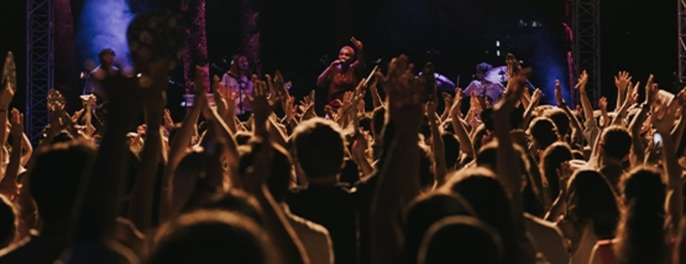 Arlo Parks, 31. İstanbul Caz Festivali’nde konser verdi