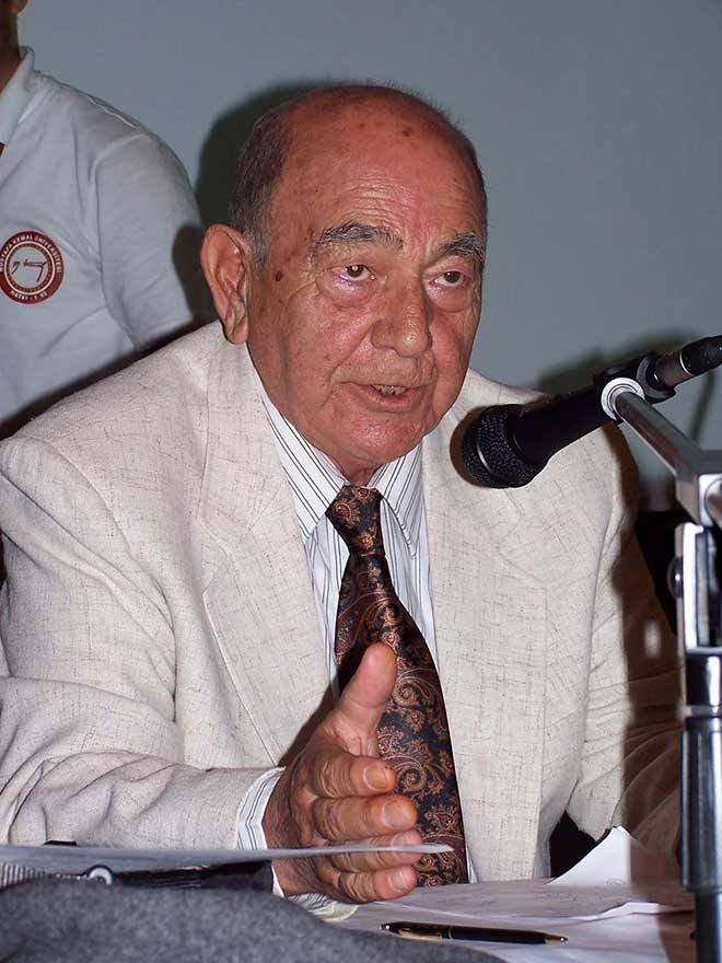 KEMAL KARPAT KİMDİR?