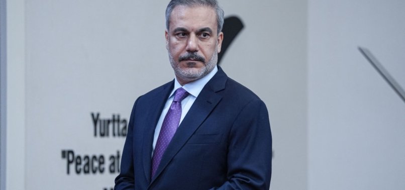 TURKISH FOREIGN MINISTER MEETS HAMAS CHIEF IN QATAR
