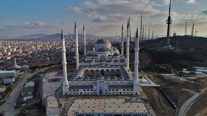 istanbul un en büyük camisi