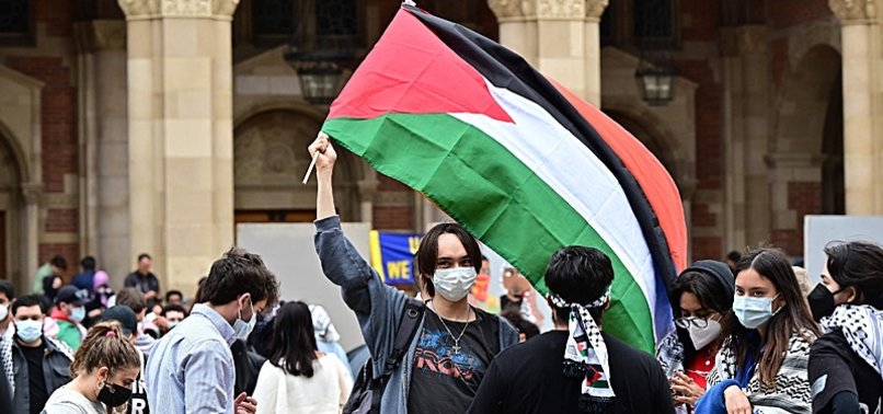ISRAEL SUPPORTER TRIES TO PROVOKE PRO-PALESTINIAN STUDENTS AT UNIVERSITY OF CALIFORNIA