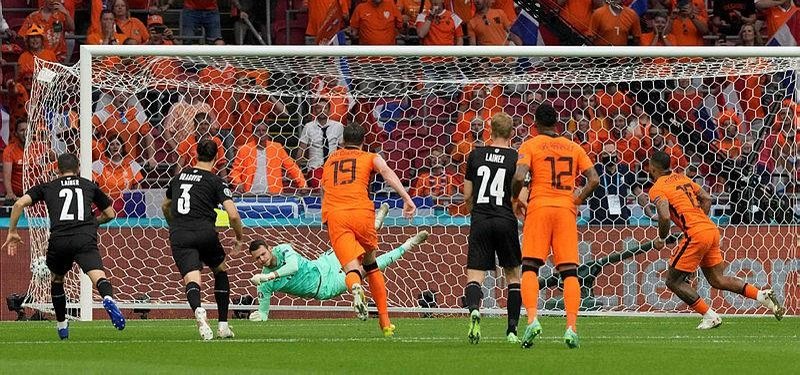 Dutch delight as victory over Austria seals top spot in Group C