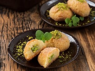 Antep Fıstıklı İrmik Tatlısı