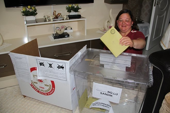 Yatağa bağımlı hastalar için seyyar sandık
