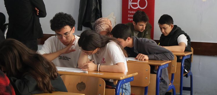 Türkiye Entelektüel Oyunları Liseler Arası Bilgi Yarışması yarı finali ve finali