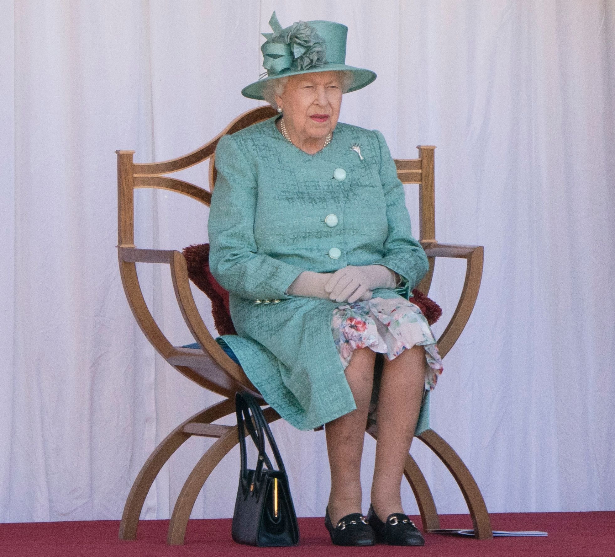 Kraliçe Elizabeth'in doğum gününde bir ilk - HarpersBazaar