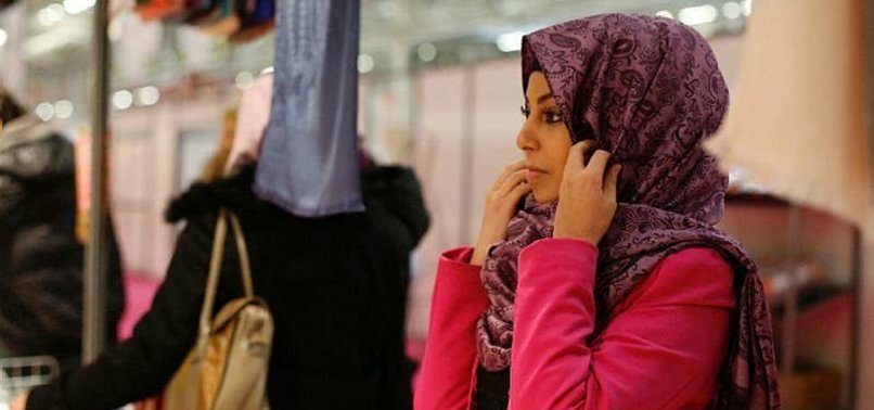 IRISH POLICE TO ALLOW WEARING OF HIJABS AND TURBANS