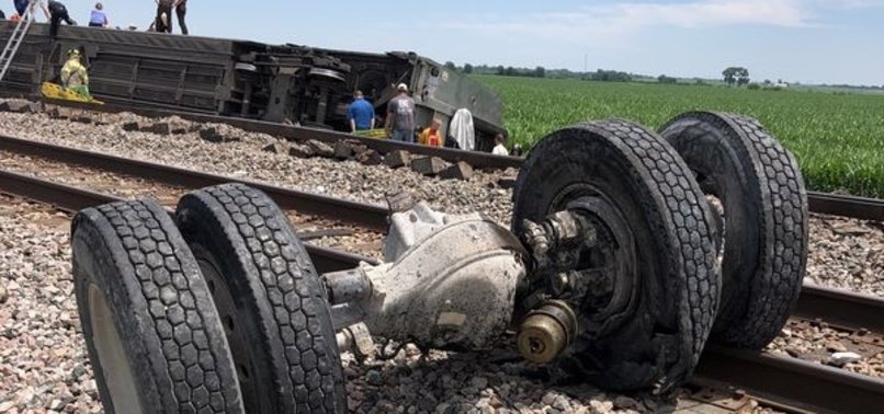 CROSS-COUNTRY TRAIN DERAILS IN CENTRAL US, CASUALTIES REPORTED