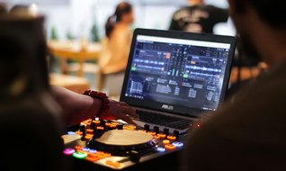 Şimdi Coffee Club partileri çok moda!