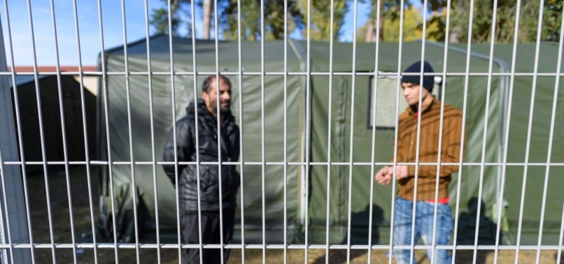 NEARLY 4,900 MIGRANTS TRIED TO ENTER GERMANY FROM THE EAST IN OCTOBER