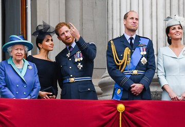 Kraliyet üyelerinden Meghan Markle ve Prens Harrye doğum tebriği
