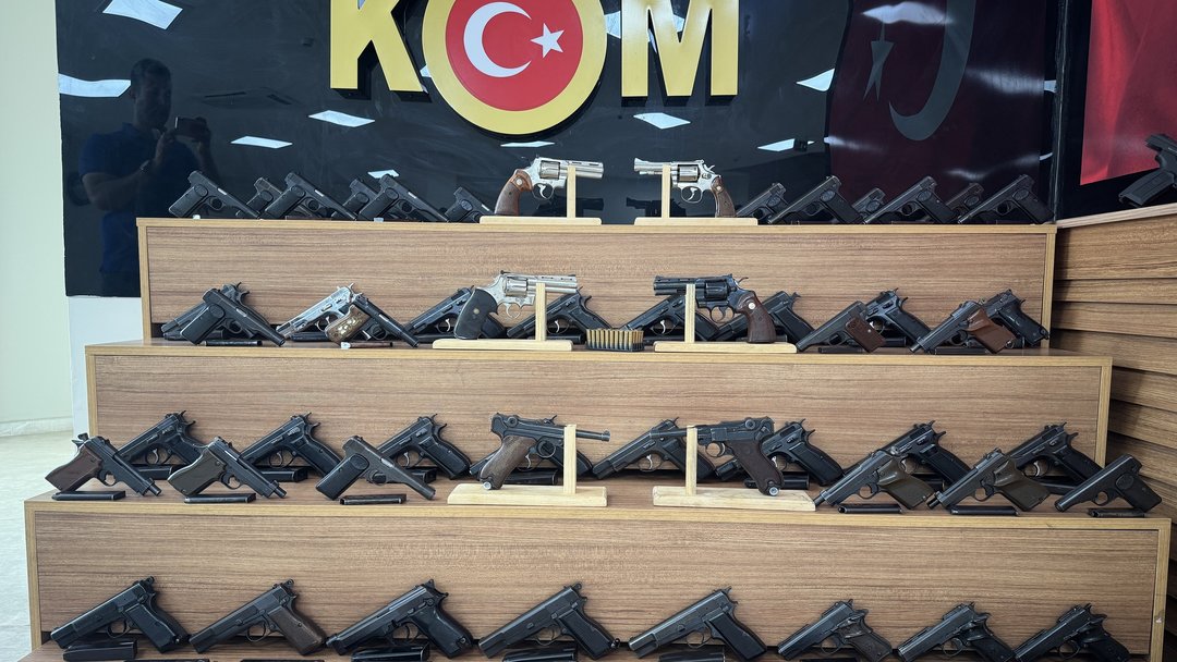 SİLAH KAÇAKÇILARINA OPERASYON