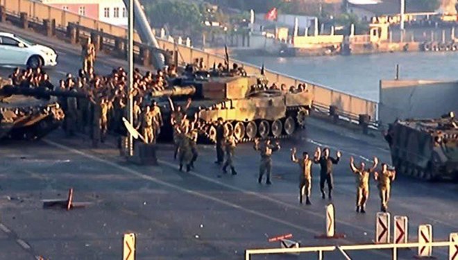 Karanlık geceyi milli direnişle aydınlatan milletimize selam olsun